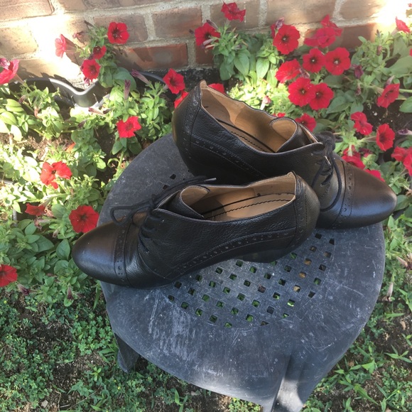 Size 10 Nine West Black Leather Wedges - Picture 4 of 10